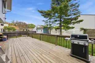 121 W Hill Rd, Woodbridge Township, NJ 07067 - Photo 14