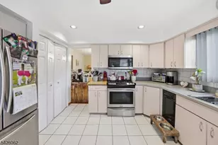 121 W Hill Rd, Woodbridge Township, NJ 07067 - Photo 22
