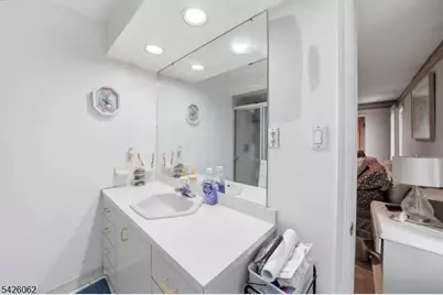 121 W Hill Rd, Woodbridge Township, NJ 07067 - Photo 18