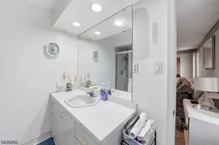 121 W Hill Rd, Woodbridge Township, NJ 07067 - Photo 18