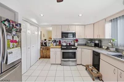 121 W Hill Rd, Woodbridge Township, NJ 07067 - Photo 20