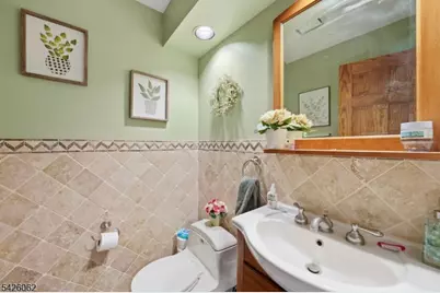 121 W Hill Rd, Woodbridge Township, NJ 07067 - Photo 18