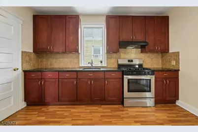 7 Beekman St #2, Bloomfield, NJ 07003 - Photo 2