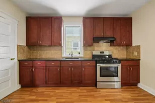 7 Beekman St, Bloomfield, NJ 07003 - Photo 2