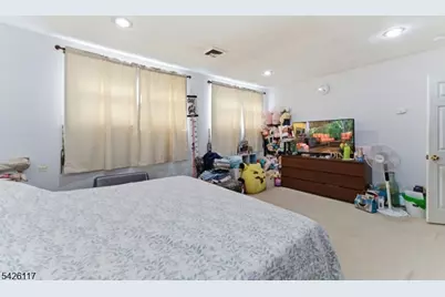 270 Westervelt Pl, Lodi, NJ 07644 - Photo 8