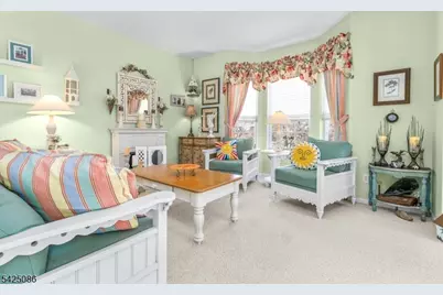 20 Chesterfield Ct, Raritan Township, NJ 08822 - Photo 6