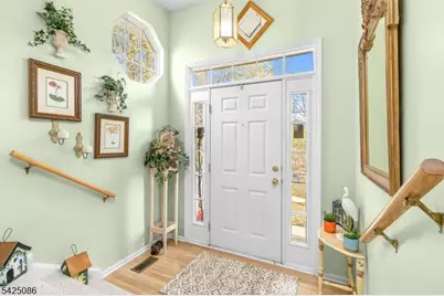 20 Chesterfield Ct, Raritan Township, NJ 08822 - Photo 4