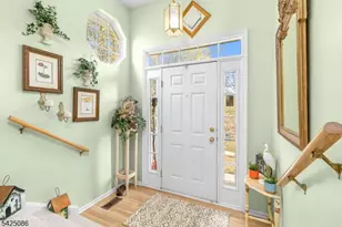 20 Chesterfield Ct, Raritan Township, NJ 08822 - Photo 4