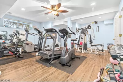 20 Chesterfield Ct, Raritan Township, NJ 08822 - Photo 32