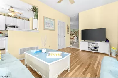 20 Chesterfield Ct, Raritan Township, NJ 08822 - Photo 12