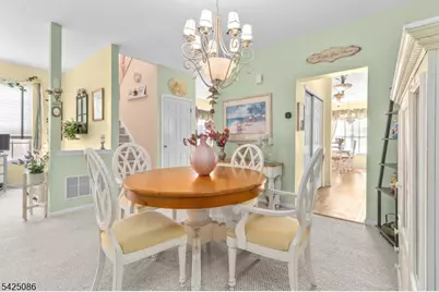 20 Chesterfield Ct, Raritan Township, NJ 08822 - Photo 10