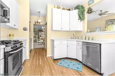 20 Chesterfield Ct, Raritan Township, NJ 08822 - Photo 18