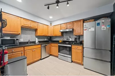 2 Ann St #203, Clifton, NJ 07013 - Photo 8