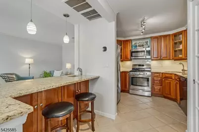 13 Franklin Pl #6D, Morristown, NJ 07960 - Photo 6