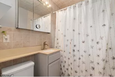 61 Highland Ave, Bergenfield, NJ 07621 - Photo 12