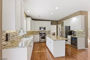 11 Wyckoff Dr, Union Township, NJ 08867 - Photo 8