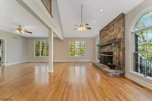 15 White Oak Dr, Union Township, NJ 08802 - Photo 12