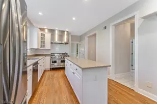 15 White Oak Dr, Union Township, NJ 08802 - Photo 8
