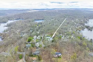 8 Papoose Trail, Hopatcong, NJ 07821 - Photo 6