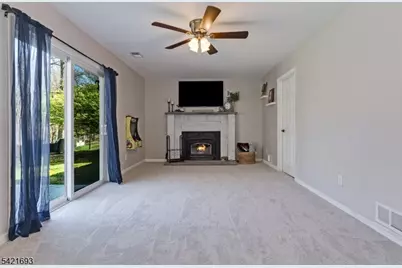 16 Crest Dr, Washington Township, NJ 07853 - Photo 4
