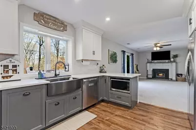 16 Crest Dr, Washington Township, NJ 07853 - Photo 10