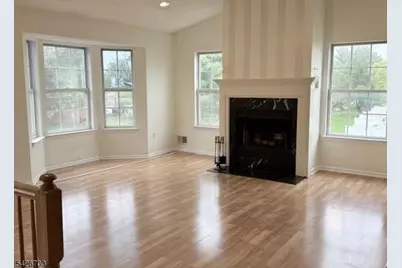 27 Columbus Dr, Franklin Township, NJ 08823 - Photo 2