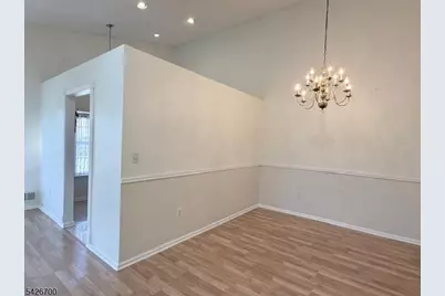 27 Columbus Dr, Franklin Township, NJ 08823 - Photo 4
