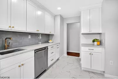 47 La Grande Ave, Fanwood, NJ 07023 - Photo 2