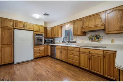 169 E Mountain Rd, Hillsborough Township, NJ 08844 - Photo 4