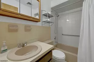 846 Riverside Ave, Lyndhurst Township, NJ 07071 - Photo 32