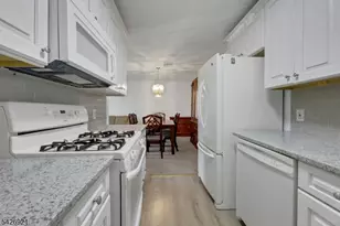 846 Riverside Ave, Lyndhurst Township, NJ 07071 - Photo 14