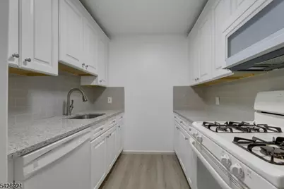 846 Riverside Ave #202, Lyndhurst Township, NJ 07071 - Photo 10