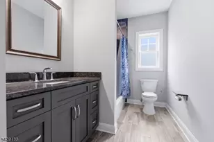 11 Bluffs Ct, Hamburg, NJ 07419 - Photo 10