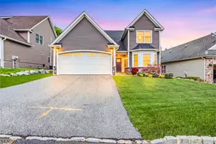 11 Bluffs Ct, Hamburg, NJ 07419 - Photo 2