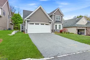 11 Bluffs Ct, Hamburg, NJ 07419 - Photo 4