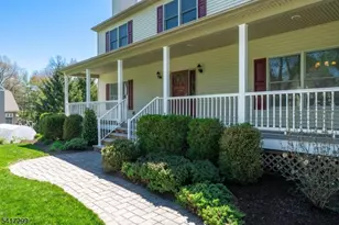 4 Kindred Ct, Bernards Township, NJ 07920 - Photo 2