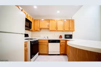 343 Falcon Ridge Way, Hamburg, NJ 07419 - Photo 4