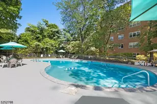 36 Hawthorne Pl, Montclair, NJ 07042 - Photo 10