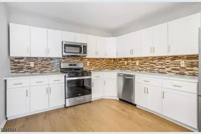 166 Sapphire Ln, Franklin Township, NJ 08823 - Photo 10