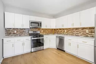 166 Sapphire Ln, Franklin Township, NJ 08823 - Photo 10
