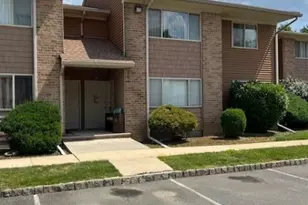 405 Cynthia Ct, South Brunswick Township, NJ 08540 - Photo 2
