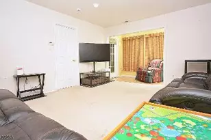 80 Oswestry Way, Franklin Township, NJ 08873 - Photo 4