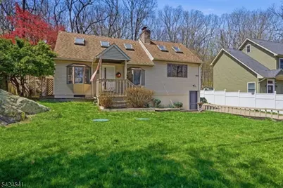 7 Pathfinder Trl, Jefferson Township, NJ 07885 - Photo 2
