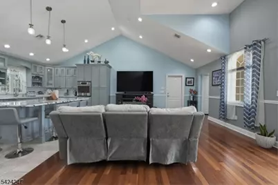 358 S Middlebush Rd, Franklin Township, NJ 08873 - Photo 10