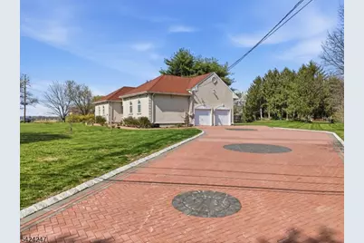 358 S Middlebush Rd, Franklin Township, NJ 08873 - Photo 40
