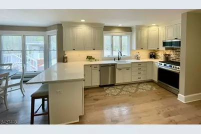 105 Orben Dr, Roxbury Township, NJ 07850 - Photo 6