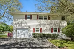 66 Warwick Cir, Springfield, NJ 07081 - Photo 2