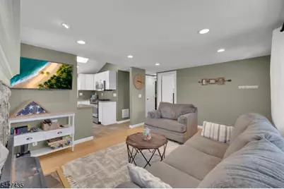1 Pathfinder Trl, Jefferson Township, NJ 07885 - Photo 6