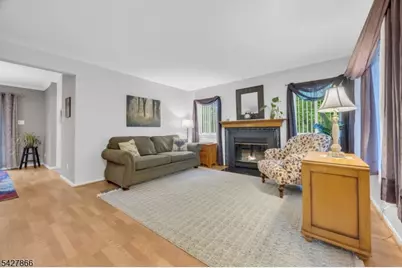 68 Hampton Ct, Hillsborough Township, NJ 08844 - Photo 4