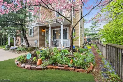68 Hampton Ct, Hillsborough Township, NJ 08844 - Photo 2